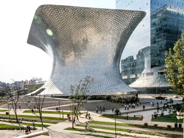 Futuristic building of Museo Soumaya with a reflective exterior